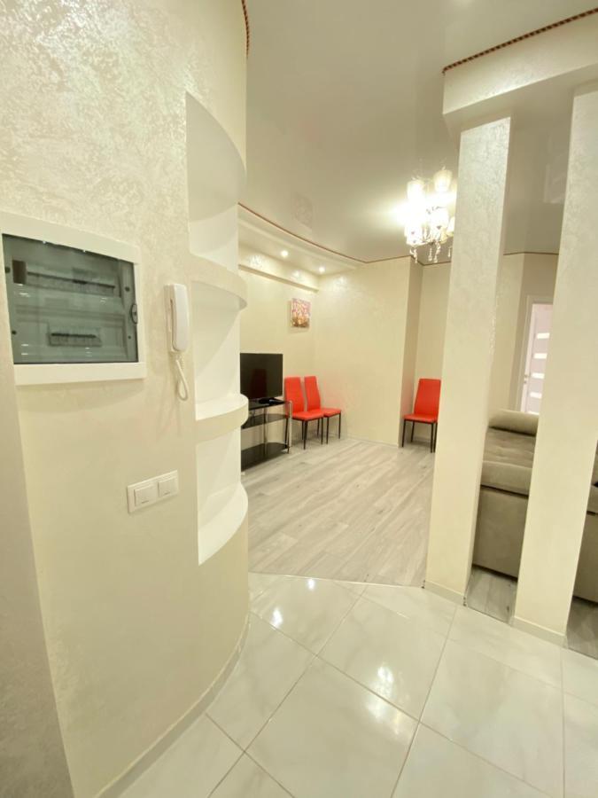 Two Bedroom Large Apartment In Kišiněv Exteriér fotografie