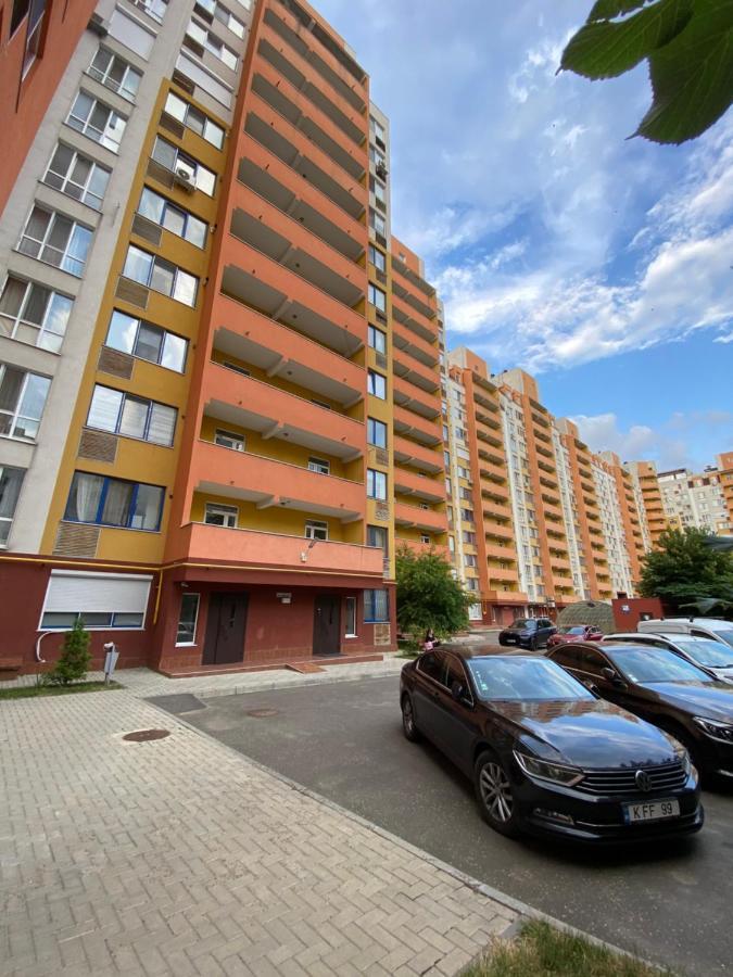 Two Bedroom Large Apartment In Kišiněv Exteriér fotografie