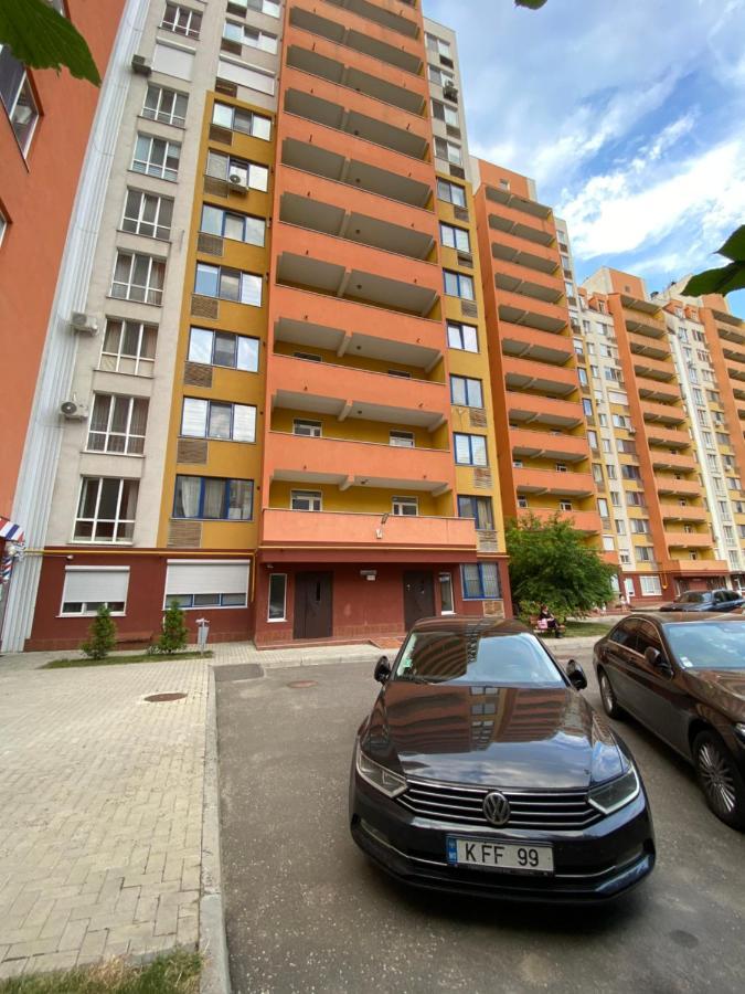 Two Bedroom Large Apartment In Kišiněv Exteriér fotografie